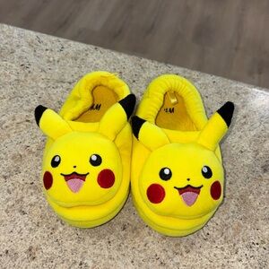 H&M Pikachu Slippers 11/12